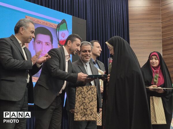 برگزاری آیین تجلیل از مقام شامخ معلم در منطقه ۱۵
