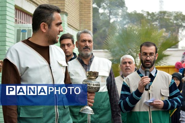 حضور خادمان رضوی در مدرسه قدر بهارستان‌دو