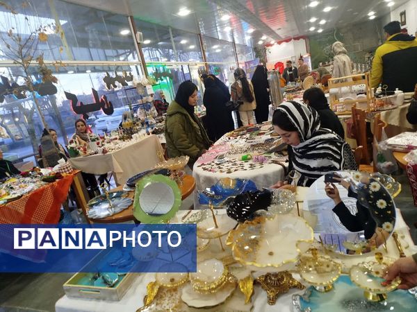 برگزاری نمایشگاه نوروزی ارغوان در فاروج