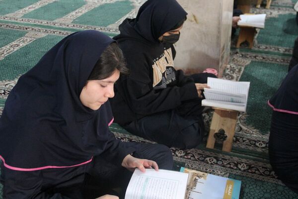 افتتاحیه محفل انس با قرآن‌کریم در دبیرستان جوادالائمه بهارستان‌دو