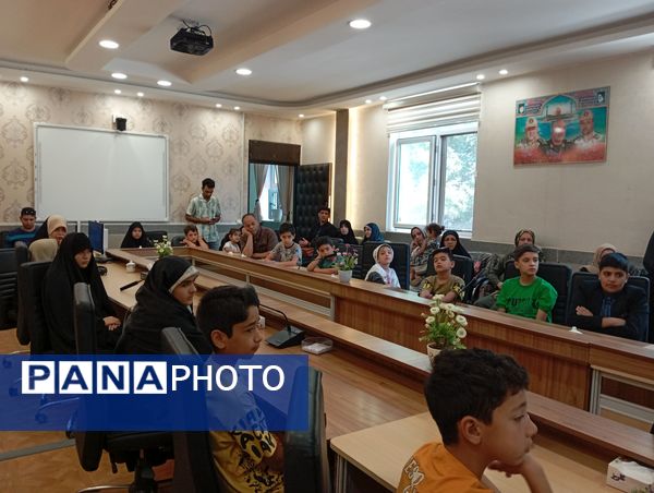 تجلیل از برگزیدگان پویش رأی با خانواده در نیشابور