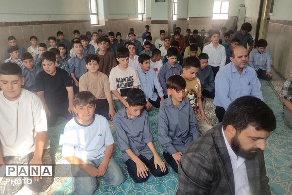 شروع سال تحصیلی همراه با اقامه نماز جماعت در مدارس
