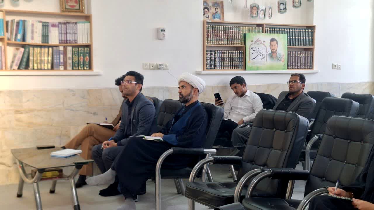 جلسه توانمندسازی معلمان پرورشی در مروست