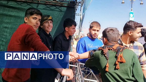 غرفه‌های سازمان دانش‌آموزی در راهپیمایی ۱۳ آبان یاسوج میزبان نوجوانان شدند