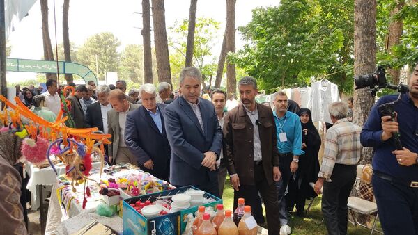 بازدید معاون وزیر گردشگری کشور از نمایشگاه جشنواره تاک پلو خلیل آباد 