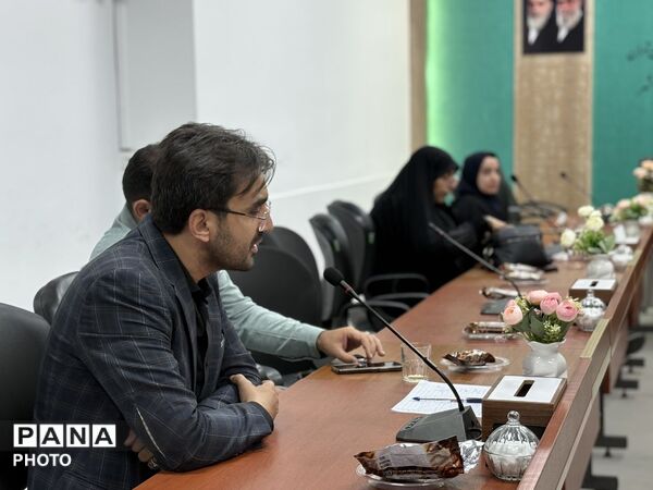 نشست هماهنگی مراسم استانی «احلی من العسل» در اسلامشهر