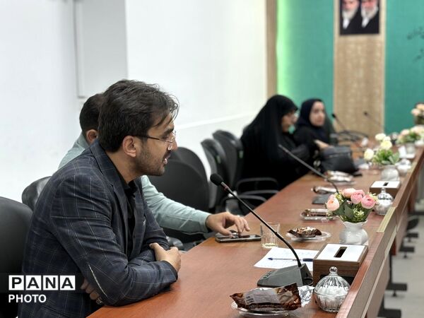 نشست هماهنگی مراسم استانی «احلی من العسل» در اسلامشهر