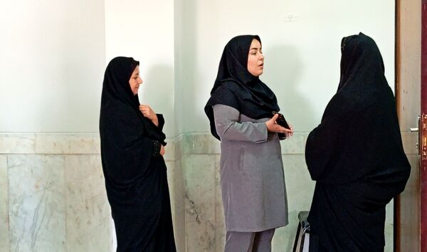 ارتقای مشارکت اولیا و مربیان در هنرستان حضرت زهرا (س) بن