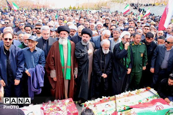 تشییع پیکر خانوداه شهید دکتر حسین طاهری در پردیس