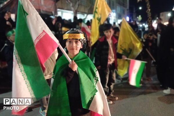 اینجا دانش‌آموزان و فرهنگیان میدان‌داری می‌کنند