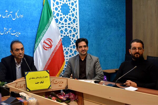 تقدیر از برگزیدگان لیگ جت در سالن فرهنگ بهارستان‌دو