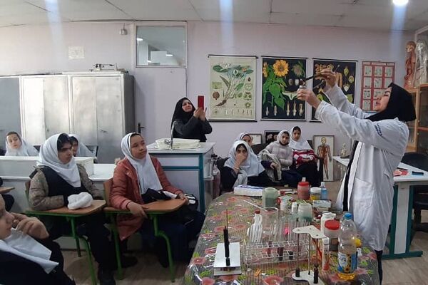 اردوی علمی پژوهشی دانش‌آموزان دبستان هجده دی ناحیه2 شهرری در پژوهش‌سرای بصیرت 