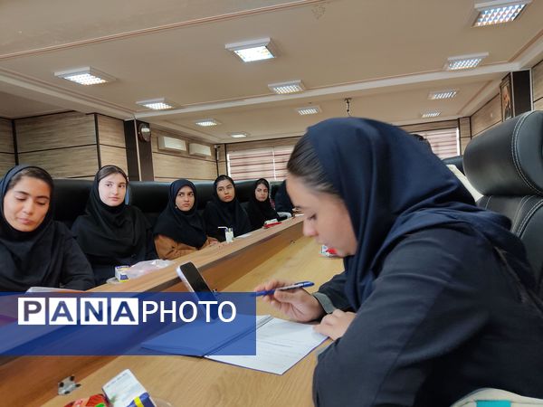 اهدای حکم دانش‌آموزان شورای دانش‌آموزی ناحیه 2