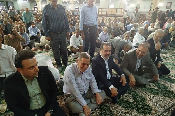 حضور فرهنگیان ناحیه دو شهرری در نماز جمعه 