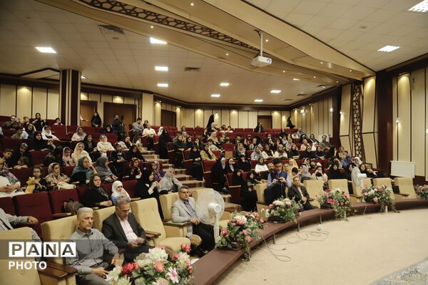  جشنواره «آینه عشق» در دبیرستان شاهد شهدای هفتم تیر 