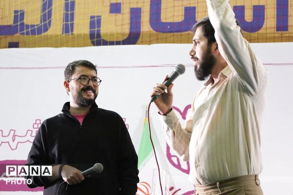 ندای هلهله فرشته‌ها در ورزشگاه انقلاب کرج 