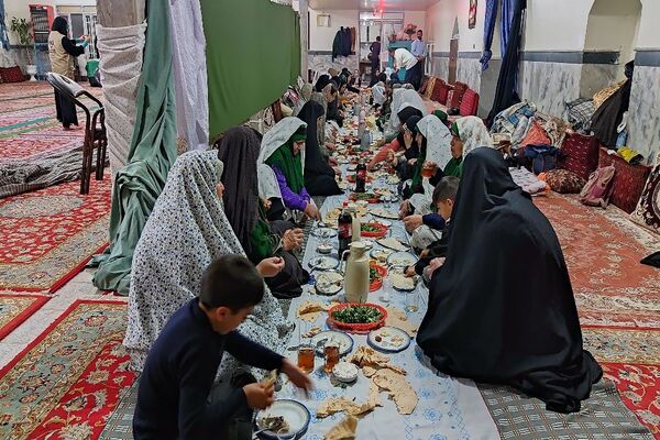 آخرین روز از اعتکاف دانش آموزی انس با خدا  در مسجد جامع شهر بار نیشابور