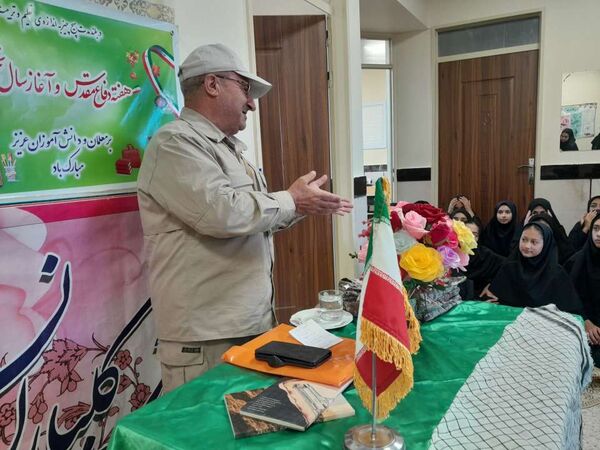 روایت هشت سال دفاع مقدس توسط راوی انقلاب در مدرسه مادرمهربان نقاب