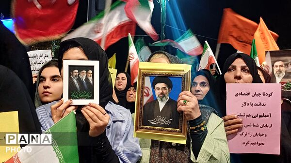 حضور پرصلابت مردم کوهدشت در اجتماع شبانه جلوه‌ای از همبستگی و بصیرت