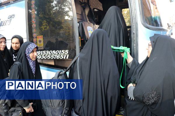 بدرقه دانش‌آموزان فعال عضو تشکل‌های دانش‌آموزی به مراسم دیدار با رهبر انقلاب