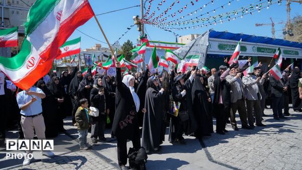 آیین شکوه هنرمندان و شهروندان کرجی در اجتماعات مردمی 