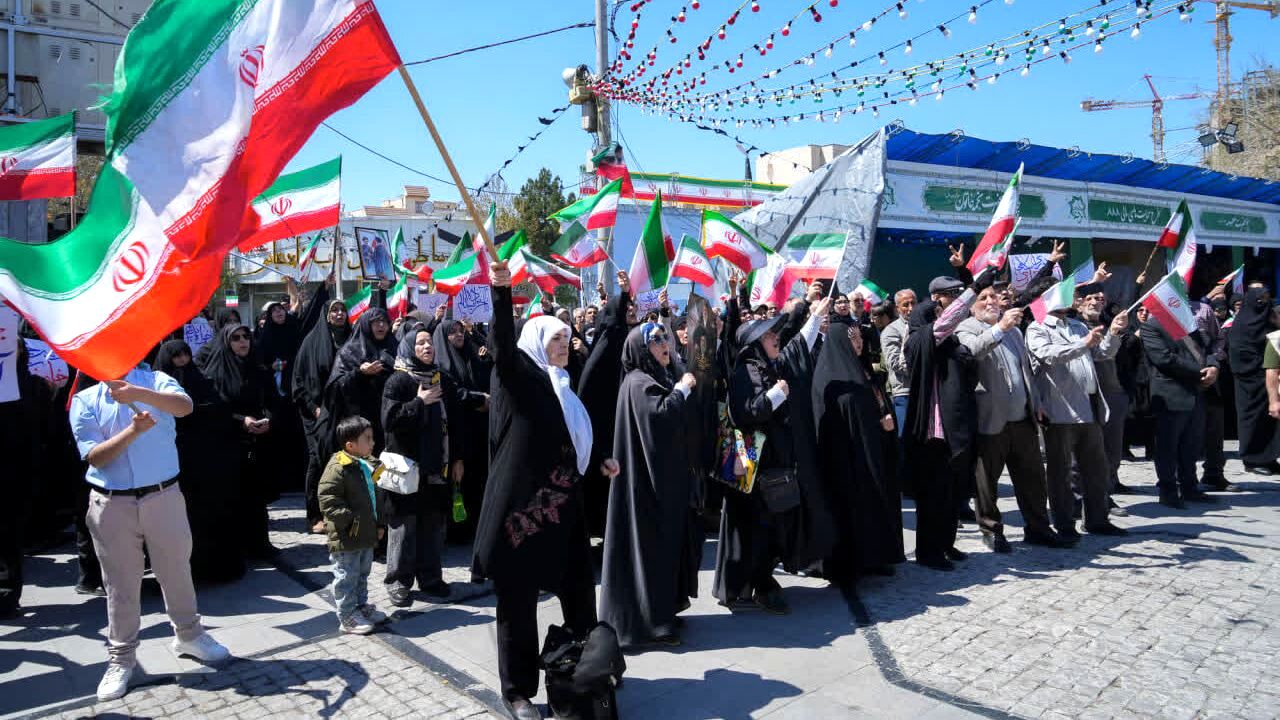 آیین شکوه هنرمندان و شهروندان کرجی در اجتماعات مردمی 