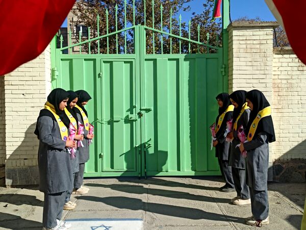 انتخابات شورای دانش آموزی در دبیرستان دخترانه امید 