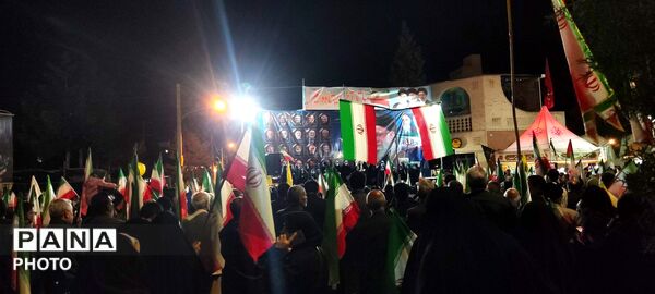 پنجاه و دو شب  در میدان پای کار ایران
