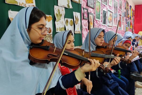 افتتاحیه جشنواره فرهنگی هنری ماها در دبستان قدر بهارستان۲