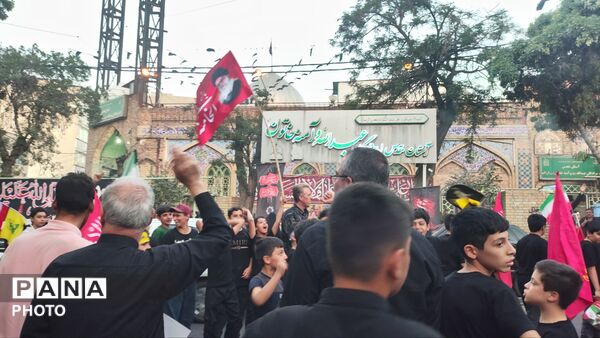 «باید برخاست» در اراک طنین‌انداز شد؛ پیام حماسه رهبر شهید به نسل نوجوان رسید