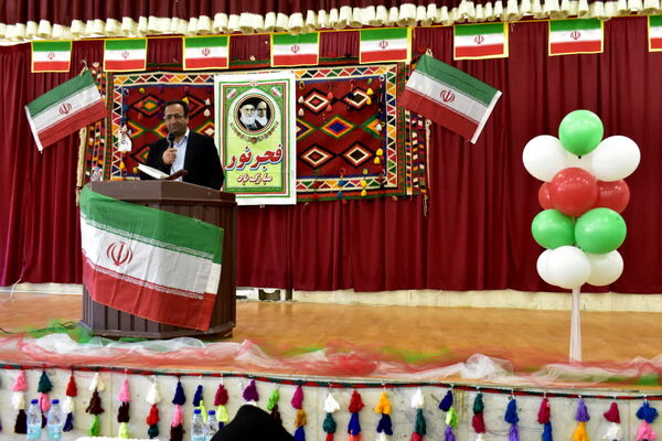 نواخته شدن زنگ انقلاب در مدرسه استثنایی لاله یاسوج