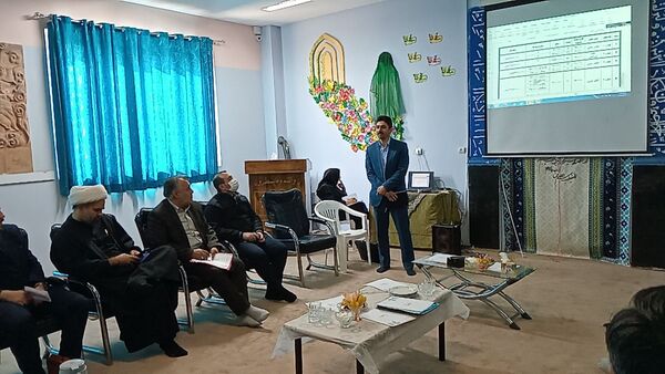نشست توانمندسازی مدیران؛ گامی به‌سوی هدایت تحصیلی مؤثر در مدارس متوسطه دوره اول ناحیه ۷