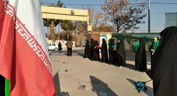 مراسم استقبال از شهید گمنام در دبیرستان دخترانه بهار آزادی فلاورجان 