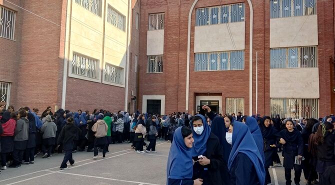 برگزاری بازارچه دانش آموزی در دبیرستان دخترانه توحید 