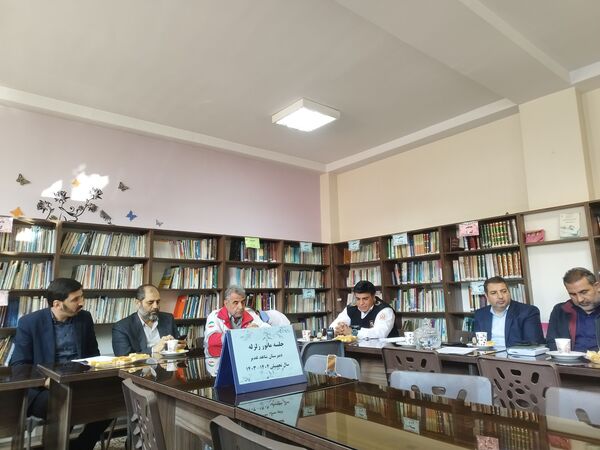 جلسه هماهنگی مانور زلزله در کتابخانه مدرسه غدیر یک قدس