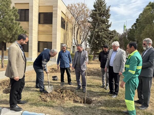 دانشگاه سبز می‌اندیشد