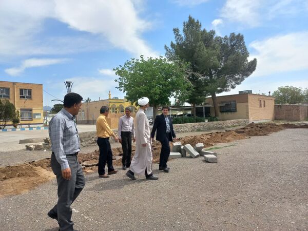 آغاز ساخت زمین چمن مصنوعی در دبیرستان نمونه دولتی دانش