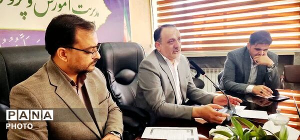 نشست علمی و تخصصی با موضوع بازماندگان از تحصیل در شهرستان مرزی کلات