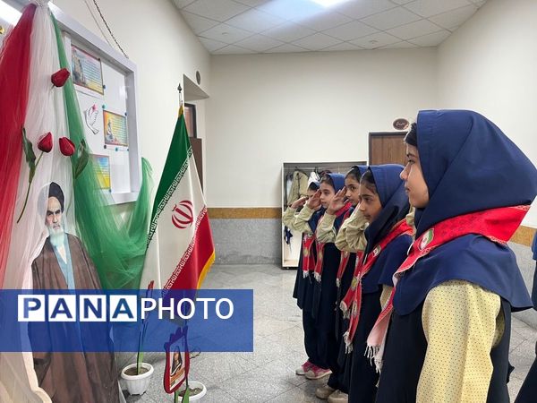 گرامیداشت ایام الله دهه فجر در دبستان آرمینه مصلی نژاد 