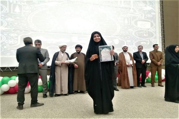 تقدیر از دانش‌آموزان و فرهنگیان برگزیده مسابقات قرآنی در استان قم