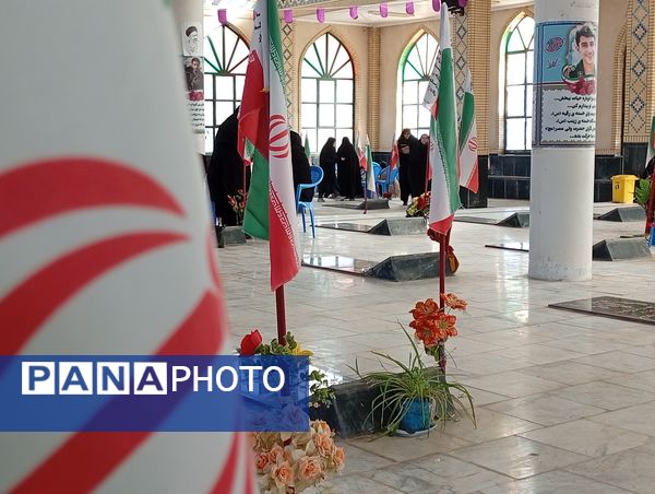 محفل شهدا در گلزار شهدای شهر بن 