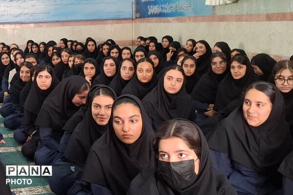 همایش برنامه ریزی درسی و مشاوره تحصیلی در دبیرستان بنت‌الهدی بهارستان دو