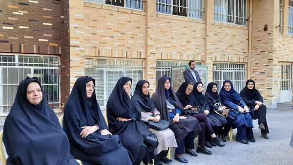 طنین زنگ مهر، ایثار و مقاومت در دبیرستان شاهد طالقانی