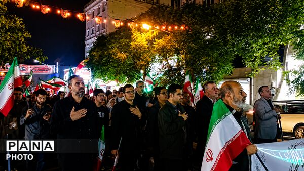 وداع باشکوه فرهنگیان، دانش‌آموزان و مردم منطقه ۱۷ با رهبر شهید ایران
