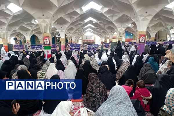 حضور پرشور دانش‌آموزان شهرستان قوچان در برگزاری نماز جمعه 