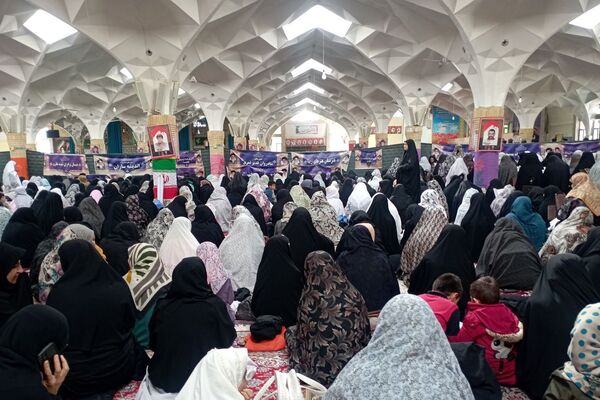 حضور پرشور دانش‌آموزان شهرستان قوچان در برگزاری نماز جمعه 