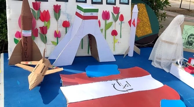 دانش‌آموزان دبستان مولوی عشق به ایران را به نمایش گذاشتند