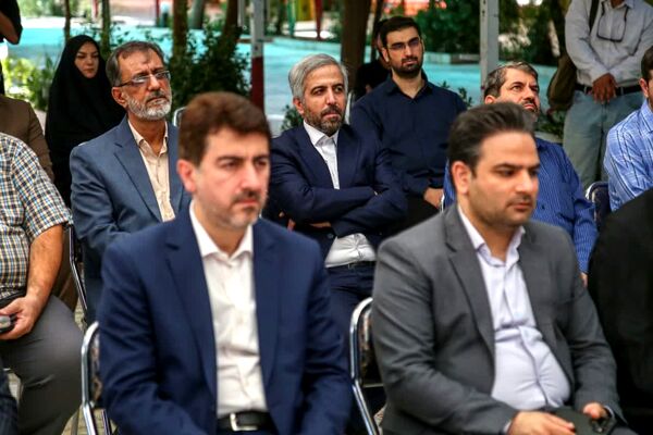آیین غبارروبی مزار شهدا با حضور اصحاب رسانه در قم