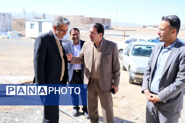 بازدید مشاور وزیر آموزش و پرورش از پروژه‌های مدرسه‌سازی در بخش بهمن ابرکوه 