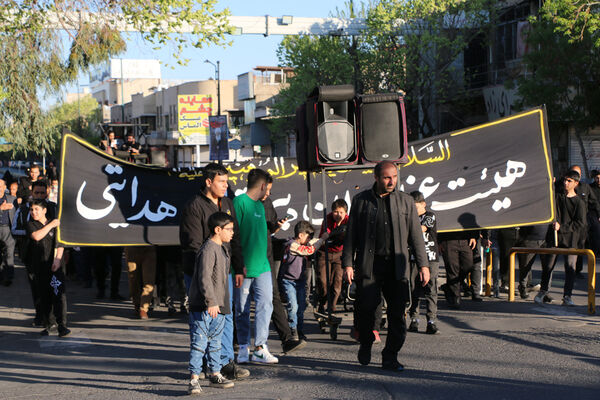 دسته عزاداری دانش‌آموزان دبیرستان هدایتی قم در سالروز شهادت امام علی(ع)